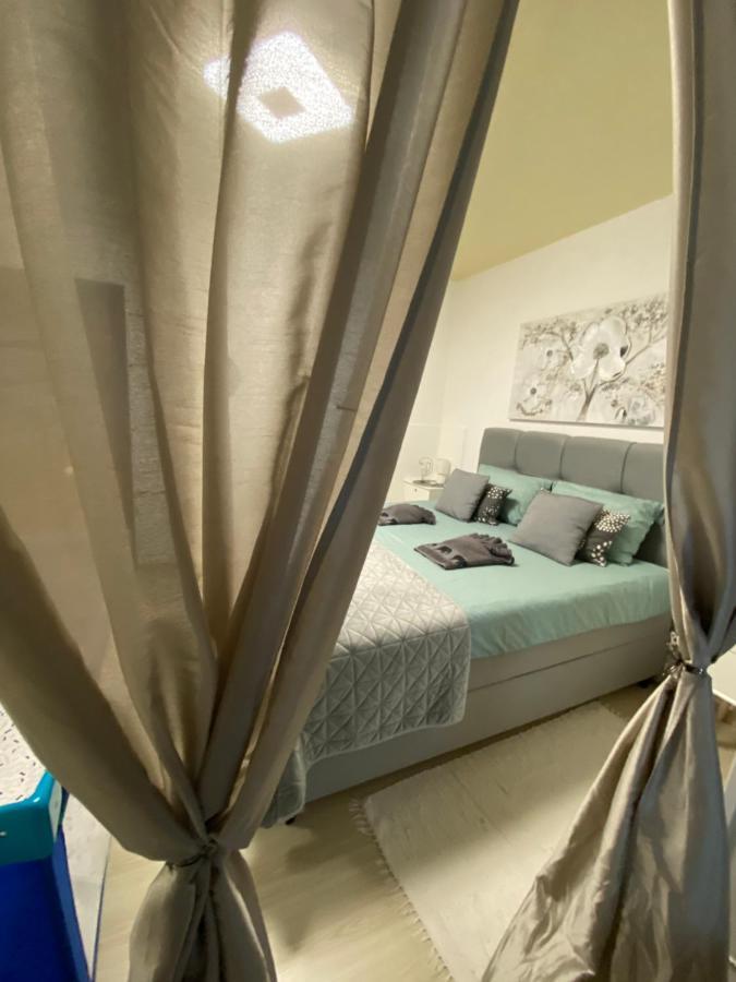 Lux Apartment Barbara Пореч Екстериор снимка